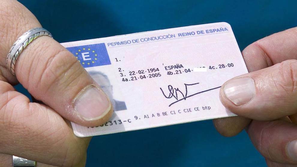carnet-conducir_285-51917095_20230822121454